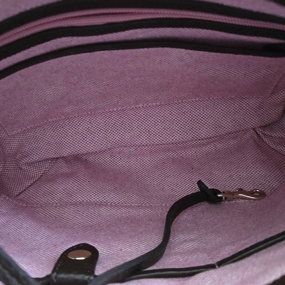 Dooney & Bourke chic crossbody